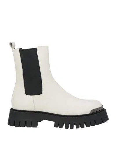 Nila & Nila Woman Ankle Boots Off White Size 9 Calfskin