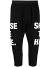 Niløs Slogan-print Drop-crotch Shorts In Schwarz