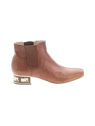 Pre-owned Nina Ankle Boots In Tan