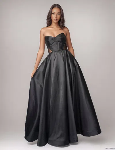 Nina Canacci 6717 In Black