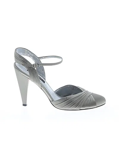 Pre-owned Nina Heels In Gold