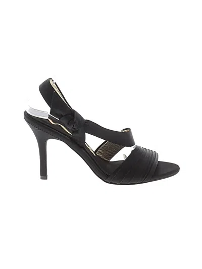 Pre-owned Nina Sandals In Black