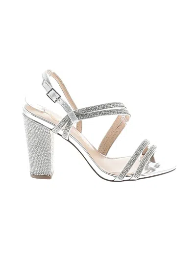 Pre-owned Nina Sandals In Silver