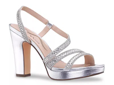 Nina Scarla Platform Sandal In Silver