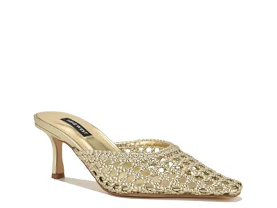 Nine West Camenlaw Mule In Gold