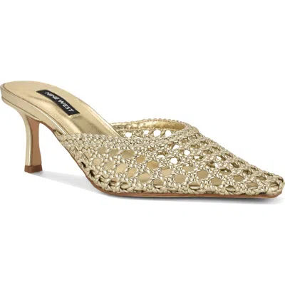 Nine West Camenlaw Woven Mule In Gold