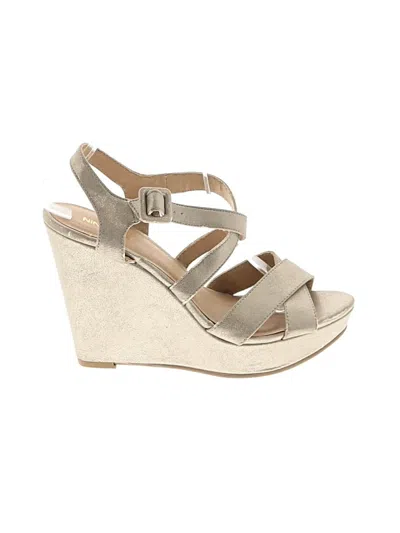 Pre-owned Nine West Sandals In Gold