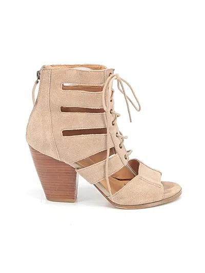 Pre-owned Nine West Sandals In Tan