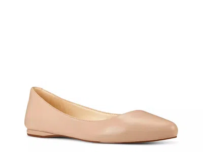 Nine West Speakup Ballet Flat In Neutral