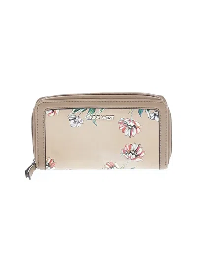 Pre-owned Nine West Wallet In Ivory