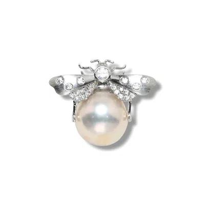 Ninemoo Women's Sovereign Pearl Bee Brooch – Silver