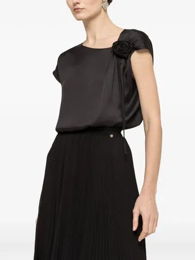 Nissa Floral-detail Top In Black