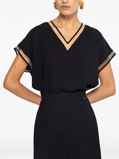 Nissa V-neck Top In Black