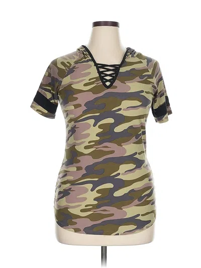 Pre-owned No Boundaries Short Sleeve Top Green Camo Pattern Keyhole Neckline Tops