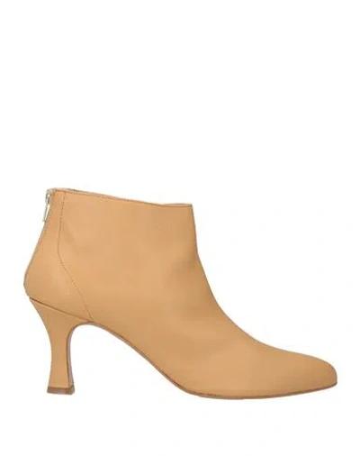 Noa A. Woman Ankle Boots Beige Size 6 Leather In Nude