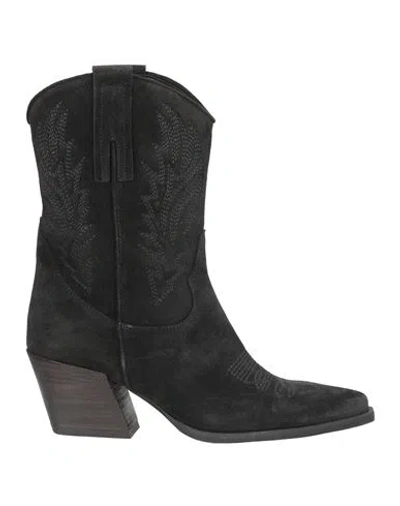 Noa A. Woman Ankle Boots Black Size 8 Leather