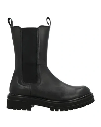 Noa A. Woman Ankle Boots Black Size 8 Leather