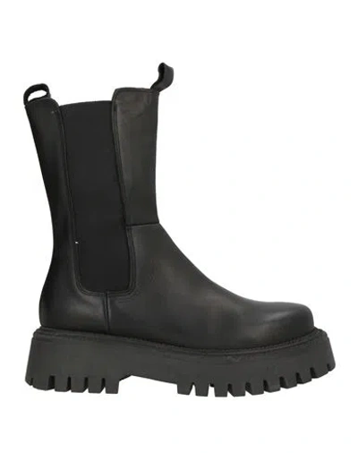 Noa A. Woman Ankle Boots Black Size 8 Leather
