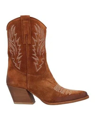Noa A. Woman Ankle Boots Camel Size 7 Leather