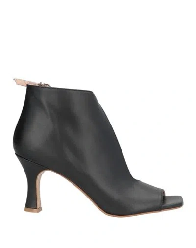 Noa A. Woman Pumps Black Size 10 Leather