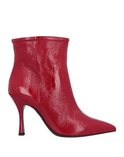 Noa Woman Ankle Boots Red Size 6 Leather