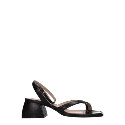 Nodaleto Black Leather Sandal