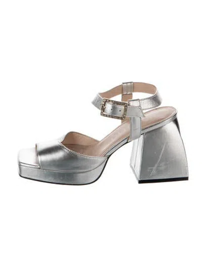 Pre-owned Nodaleto Leather Sandals In Metallic/silver