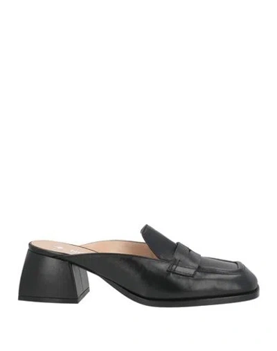 Nodaleto Woman Mules & Clogs Black Size 8 Leather