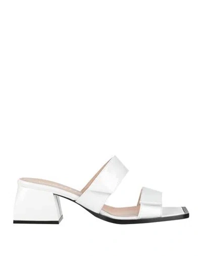 Nodaleto Woman Sandals White Size 6 Leather