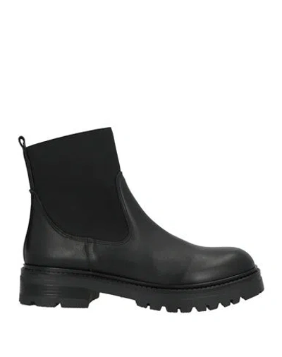 Noee Woman Ankle Boots Black Size 7 Calfskin