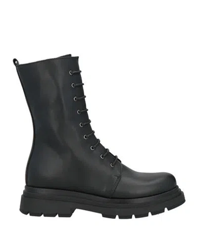 Noee Woman Ankle Boots Black Size 7 Calfskin