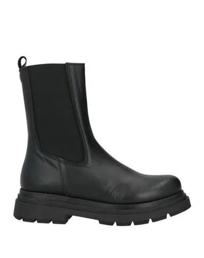 Noee Woman Ankle Boots Black Size 7 Calfskin