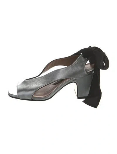 Pre-owned Nomasei Leather T-strap Sandals In Silver