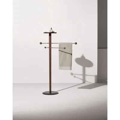 Nomon Toallero Free Standing Towel Stand In Walnut