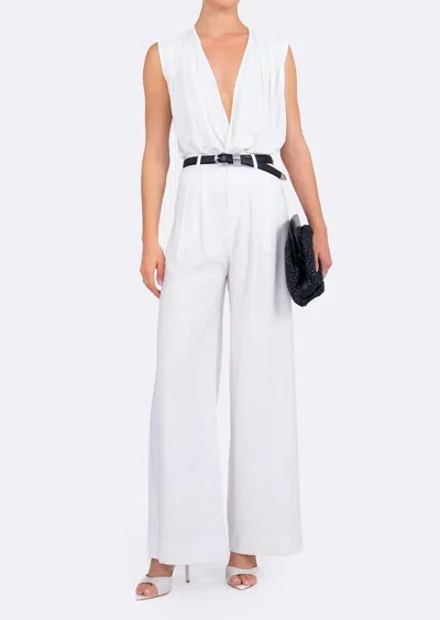 Nonchalantlabel Jenna Sleeveless V-neck Top In White