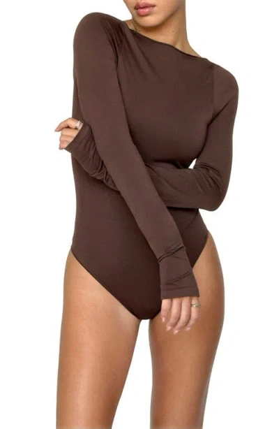 Noody Scoop Neck Long Sleeve Bodysuit In Brown