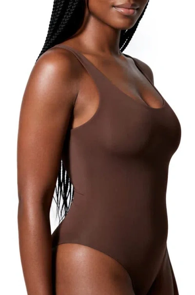 Noody Seamless Forming Scoop Neck Bodysuit In Brown
