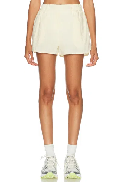 Norba Shell Short In Cream