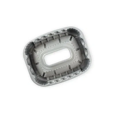 Nordic Ware Stadium Pan In Silver