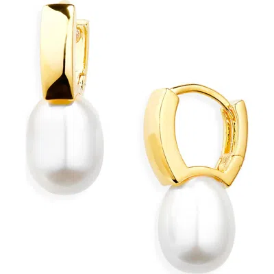 Nordstrom Demi Fine Freshwater Pearl Huggie Hoop Earrings In Gold