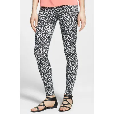 Nordstrom 'go To' Print Leggings In Animal Print