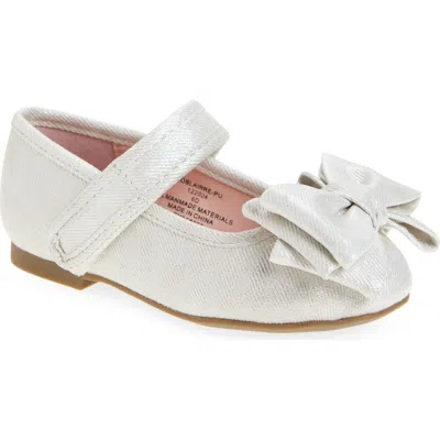 Nordstrom Kids' Blairre Bow Flat In Silver Shimmer
