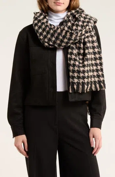 Nordstrom Rack Houndstooth Fringe Scarf In Black