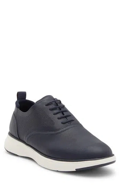 Nordstrom Rack Logan Hybrid Oxford In Navy Blazer