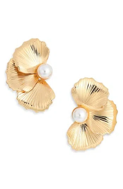 Nordstrom Rack Textured Petal Stud Earrings In Gold