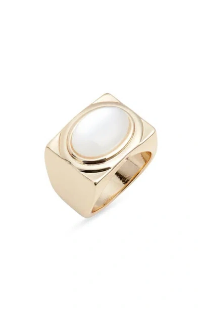 Nordstrom Wide Oval Resin Signet Ring In Gold
