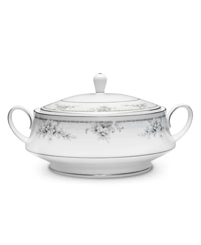 Noritake Sweet Leilani Covered Vegetable Bowl 48 Oz. In Silver