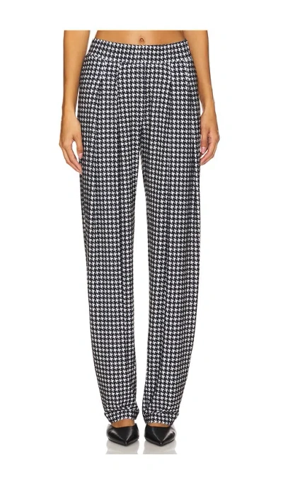 Norma Kamali Low Rise Pleated Trouser In Black