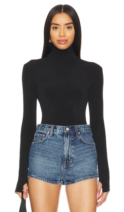 Norma Kamali Slim Fit Long Sleeve Turtleneck Top In 黑色