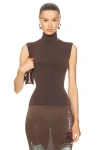 NORMA KAMALI SLIM FIT SLEEVELESS TURTLE TOP